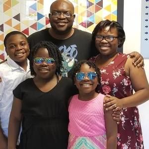 Meet your Posher, Ayron